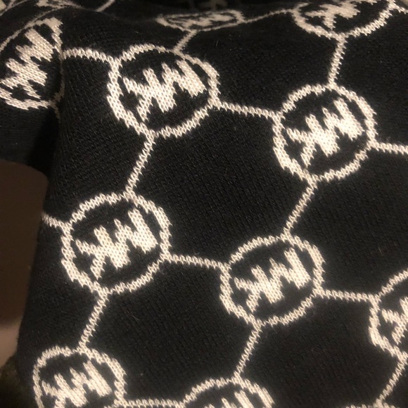 Michael Kors scarf - Picture 3 of 4